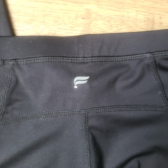Fabletics black leggings with mesh side inserts EUC Size small - Picture 5 of 9